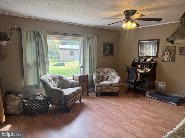 42 BRICKY RD, Pottsville, PA 17901