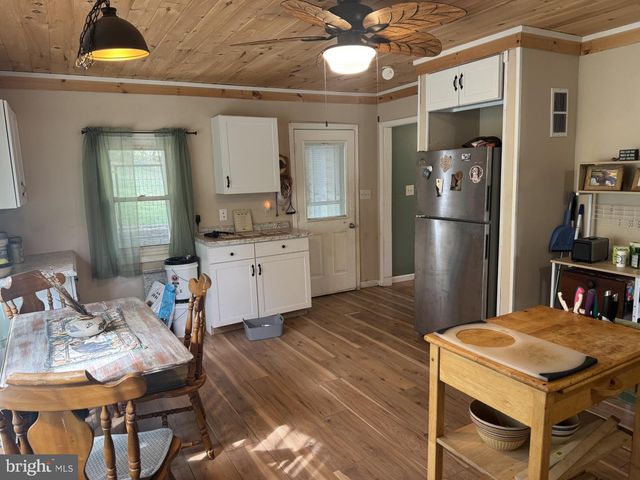 42 BRICKY RD, Pottsville, PA 17901