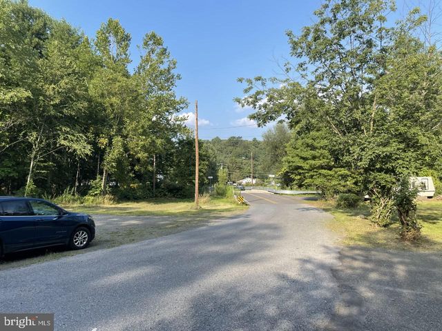 42 BRICKY RD, Pottsville, PA 17901