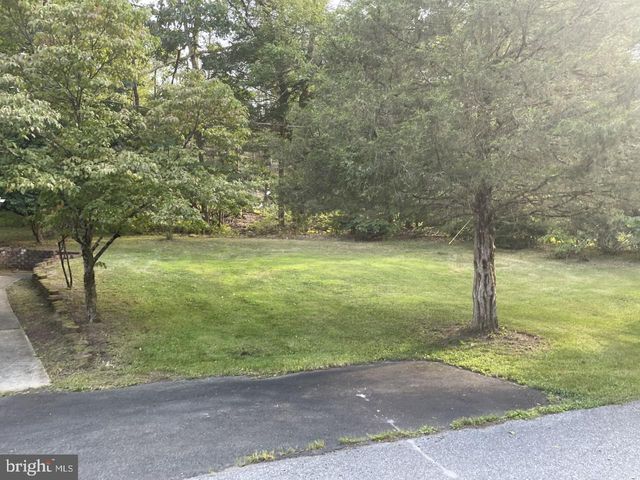 42 BRICKY RD, Pottsville, PA 17901