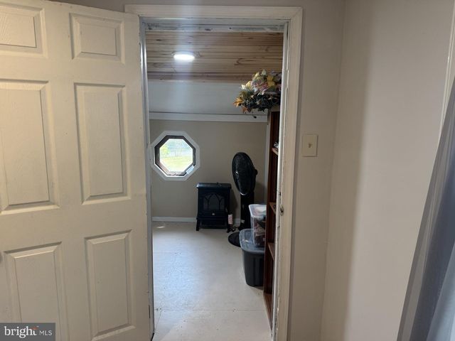 42 BRICKY RD, Pottsville, PA 17901