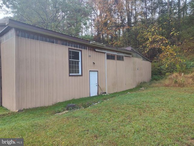 42 BRICKY RD, Pottsville, PA 17901
