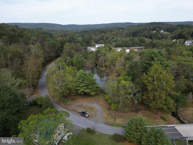 42 BRICKY RD, Pottsville, PA 17901