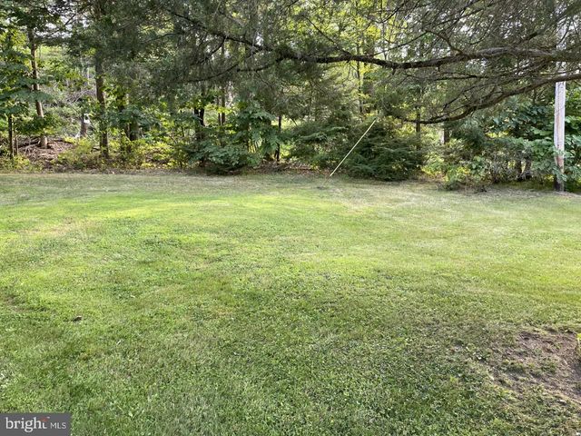 42 BRICKY RD, Pottsville, PA 17901
