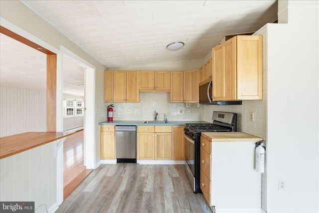 40 DADDY TUCKER, Little Egg Harbor Twp, NJ 08087