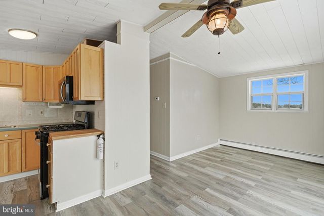 40 DADDY TUCKER, Little Egg Harbor Twp, NJ 08087
