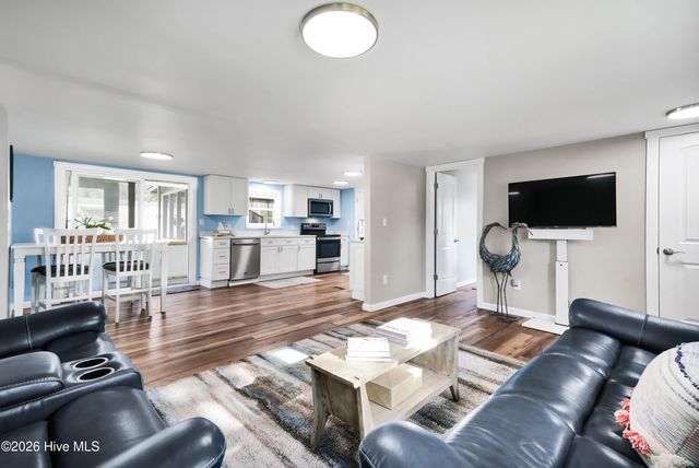 200 1st Street, Hampstead, NC 28443