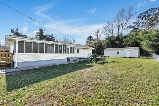 200 1st Street, Hampstead, NC 28443