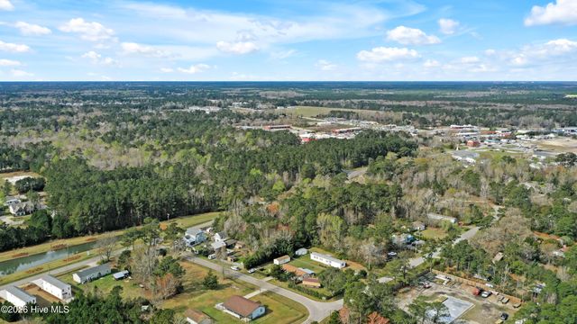 200 1st Street, Hampstead, NC 28443