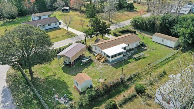 200 1st Street, Hampstead, NC 28443