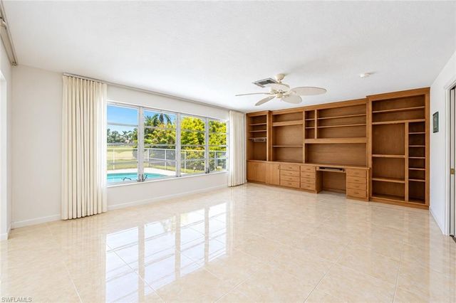 635 Wedge DR, Naples, FL 34103