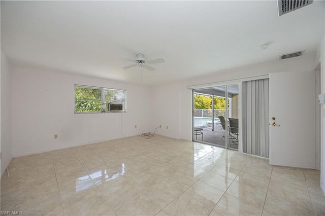 635 Wedge DR, Naples, FL 34103