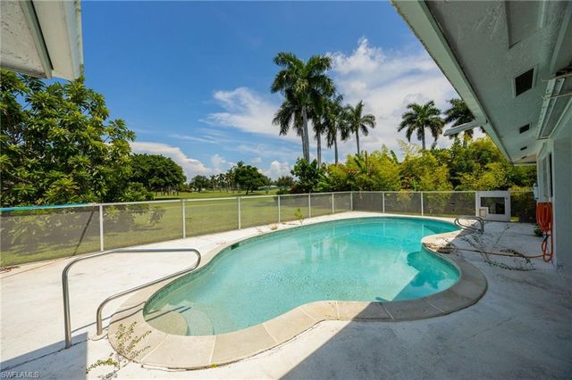 635 Wedge DR, Naples, FL 34103