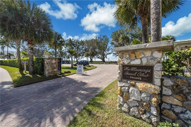 635 Wedge DR, Naples, FL 34103