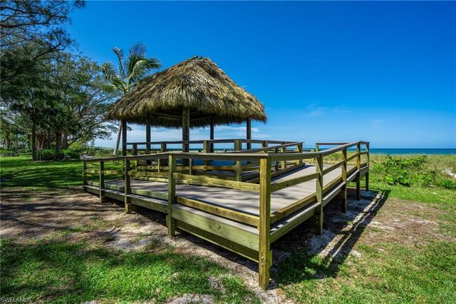 635 Wedge DR, Naples, FL 34103