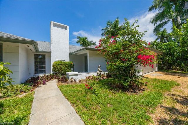 635 Wedge DR, Naples, FL 34103