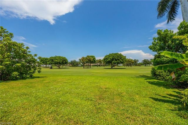 635 Wedge DR, Naples, FL 34103
