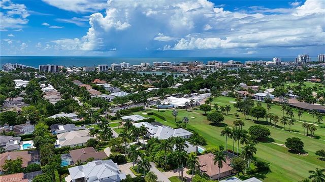 635 Wedge DR, Naples, FL 34103