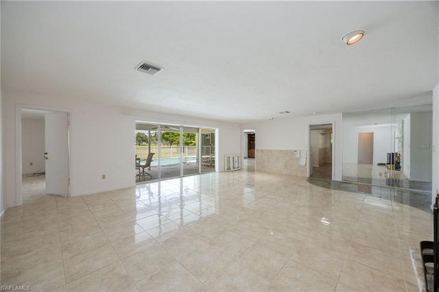 635 Wedge DR, Naples, FL 34103