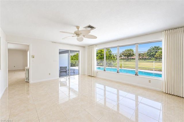 635 Wedge DR, Naples, FL 34103