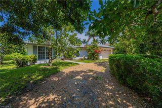 635 Wedge DR, Naples, FL 34103