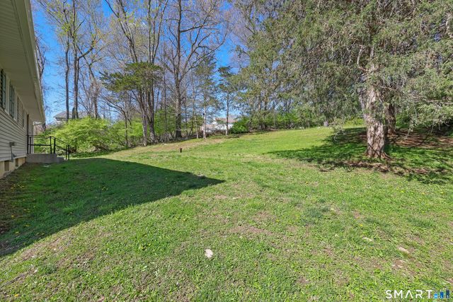 10 Fieldstone Lane, New Milford, CT 06776