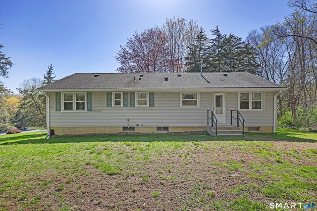 10 Fieldstone Lane, New Milford, CT 06776