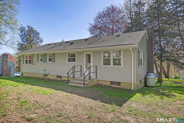 10 Fieldstone Lane, New Milford, CT 06776