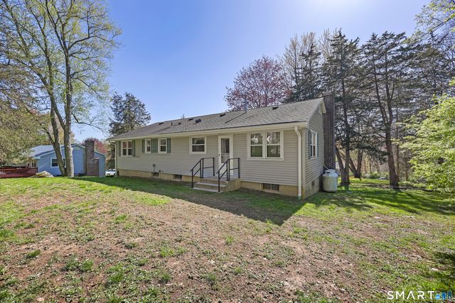 10 Fieldstone Lane, New Milford, CT 06776