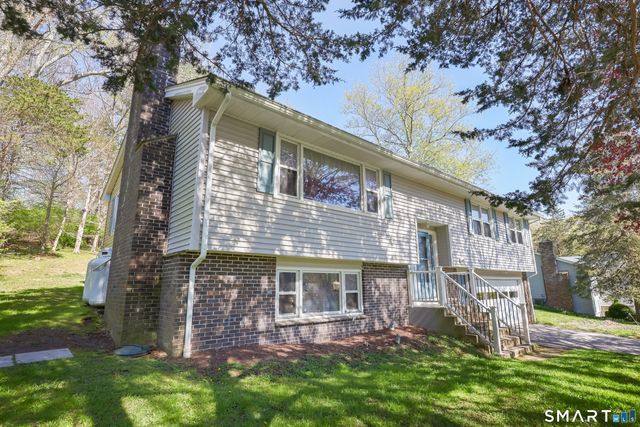 10 Fieldstone Lane, New Milford, CT 06776