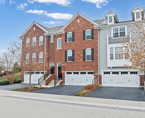 2548 Huntleigh Lane, Woodridge, IL 60517