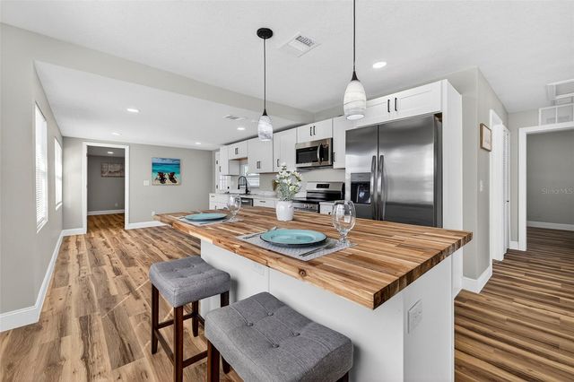 4063 2ND AVENUE S, St Petersburg, FL 33711