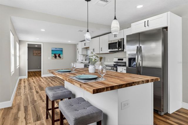 4063 2ND AVENUE S, St Petersburg, FL 33711