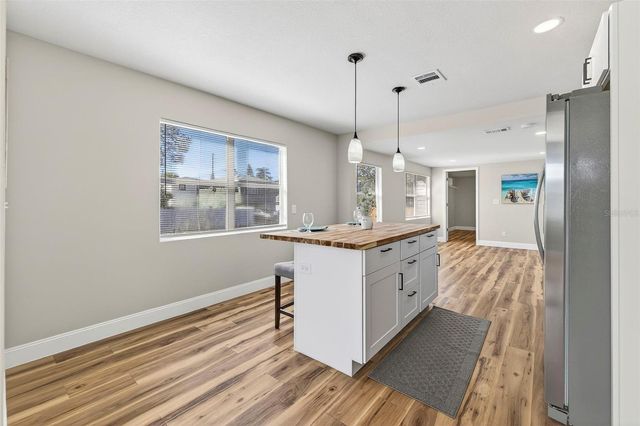 4063 2ND AVENUE S, St Petersburg, FL 33711