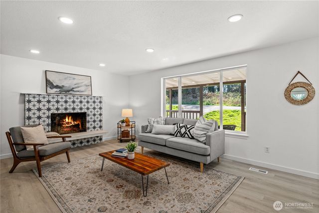 12615 68th Avenue Ct E, Puyallup, WA 98373