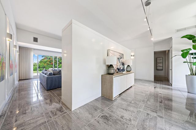 6070 Wildcat Run, West Palm Beach, FL 33412