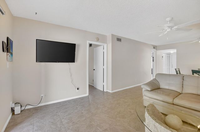 265 SE 10th Street 11C, Deerfield Beach, FL 33441