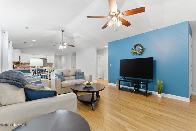 168 NE 3rd Street, Oak Island, NC 28465