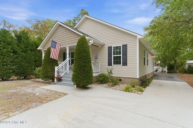 168 NE 3rd Street, Oak Island, NC 28465