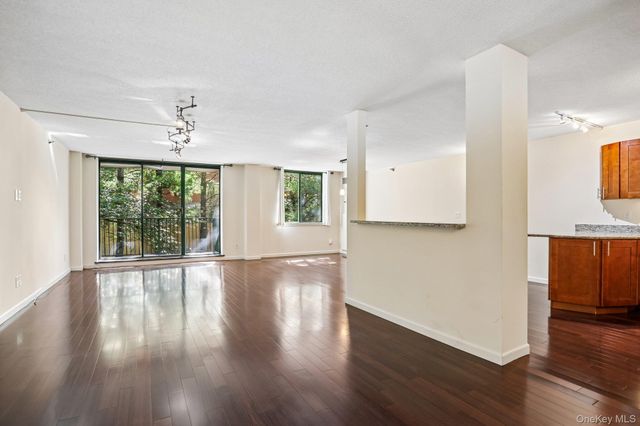 302 Church Street 2J, White Plains, NY 10603