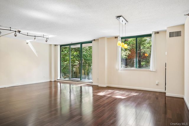 302 Church Street 2J, White Plains, NY 10603