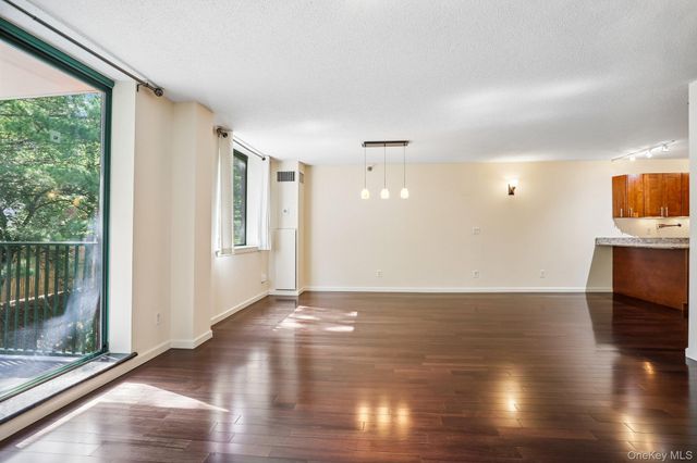 302 Church Street 2J, White Plains, NY 10603