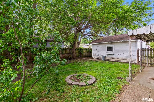 1941 S WHITTIER Avenue, Springfield, IL 62704
