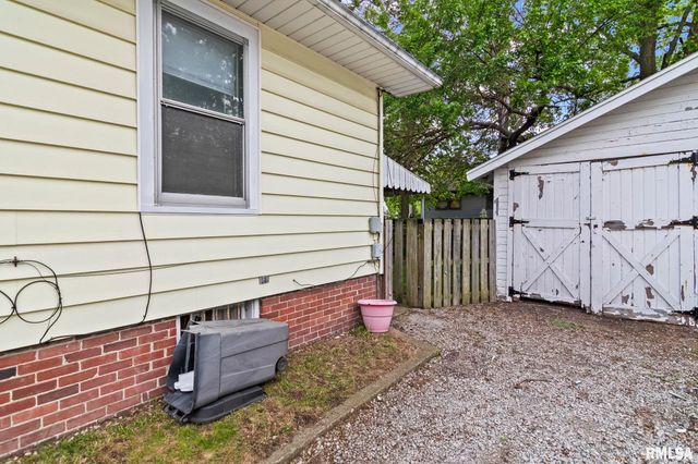 1941 S WHITTIER Avenue, Springfield, IL 62704