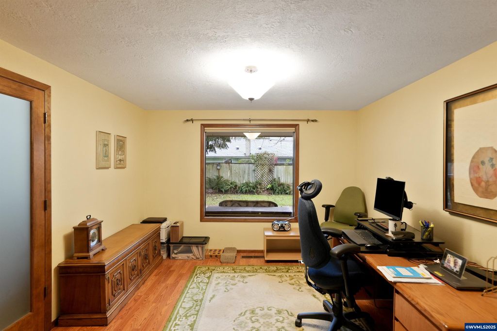 Image 10 of property listing at 1347 Spyglass Ct SE, Salem, OR 97306