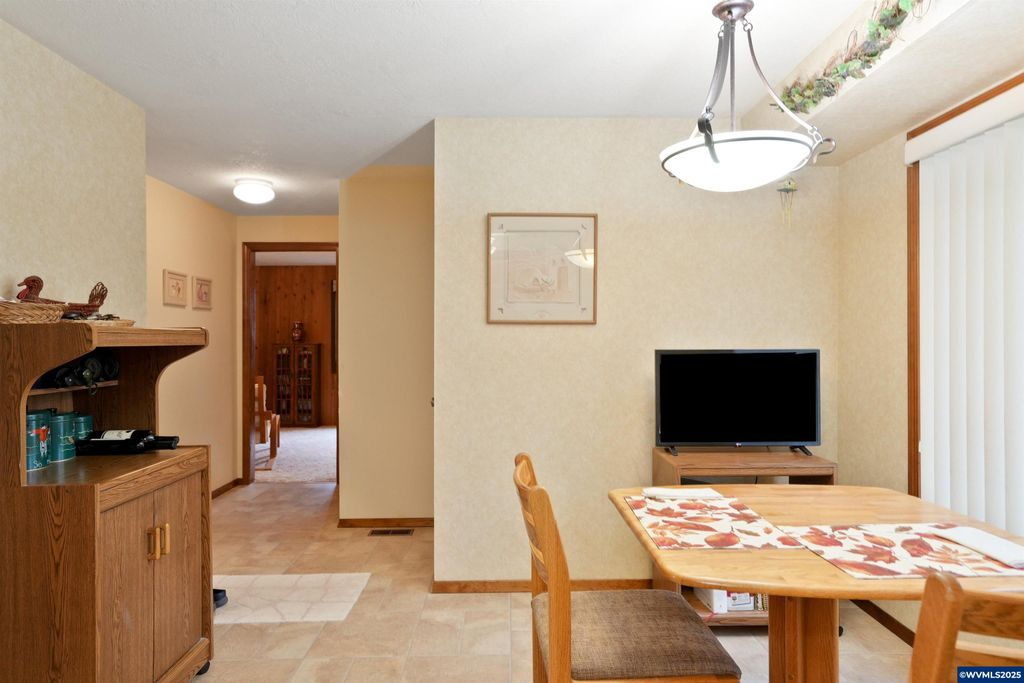 Image 13 of property listing at 1347 Spyglass Ct SE, Salem, OR 97306