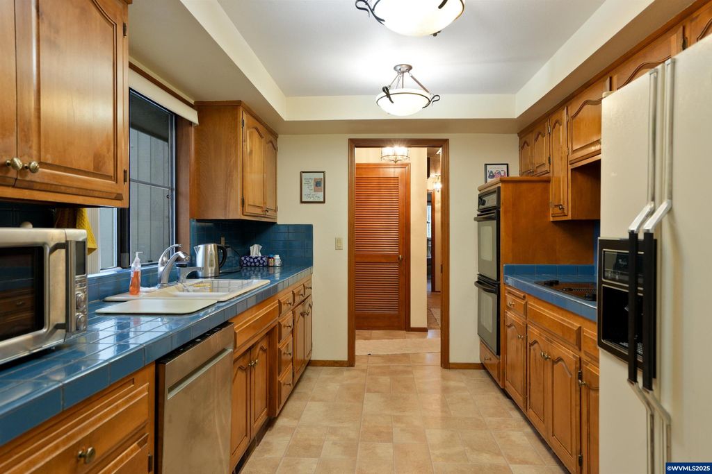 Image 14 of property listing at 1347 Spyglass Ct SE, Salem, OR 97306