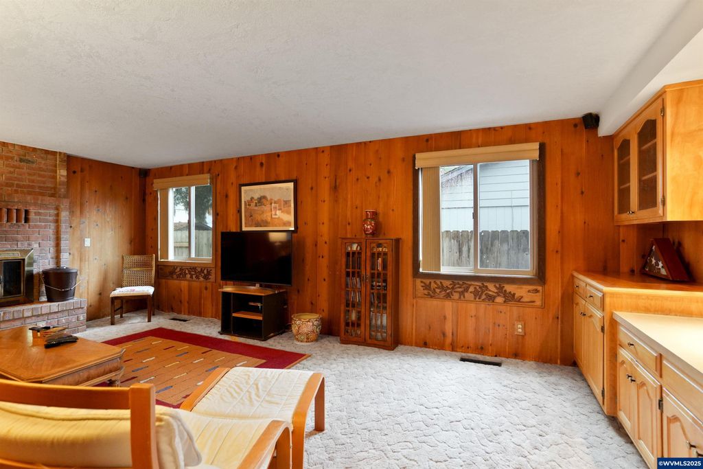 Image 17 of property listing at 1347 Spyglass Ct SE, Salem, OR 97306