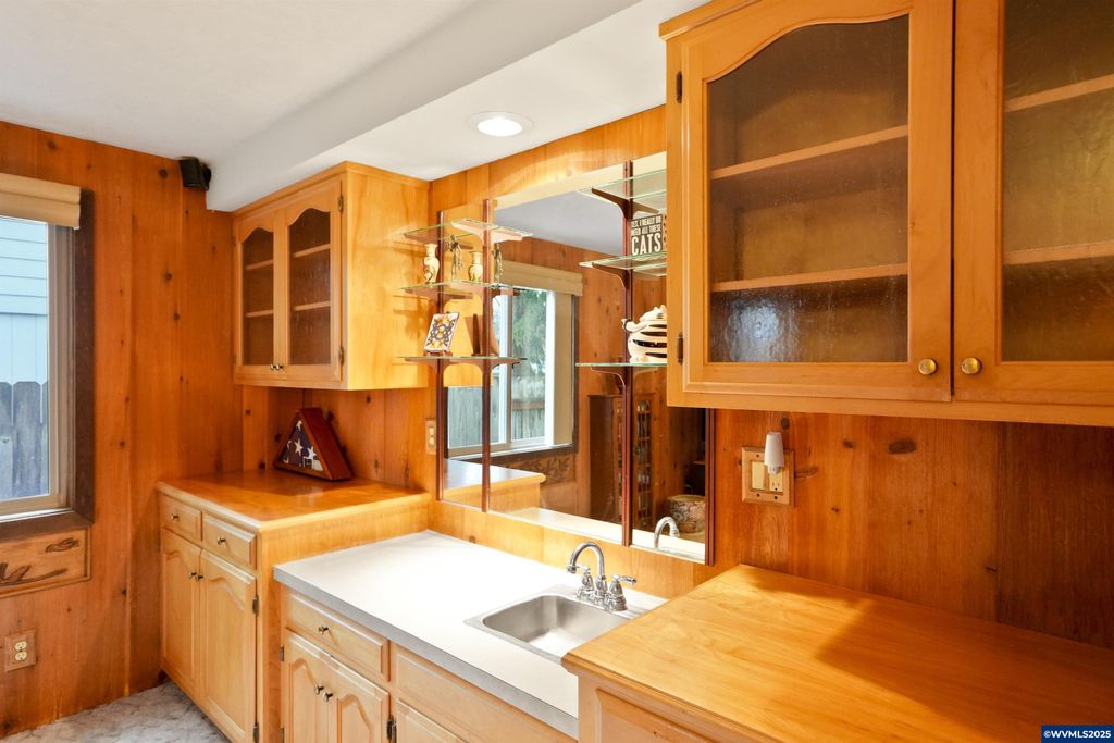 Image 21 of property listing at 1347 Spyglass Ct SE, Salem, OR 97306