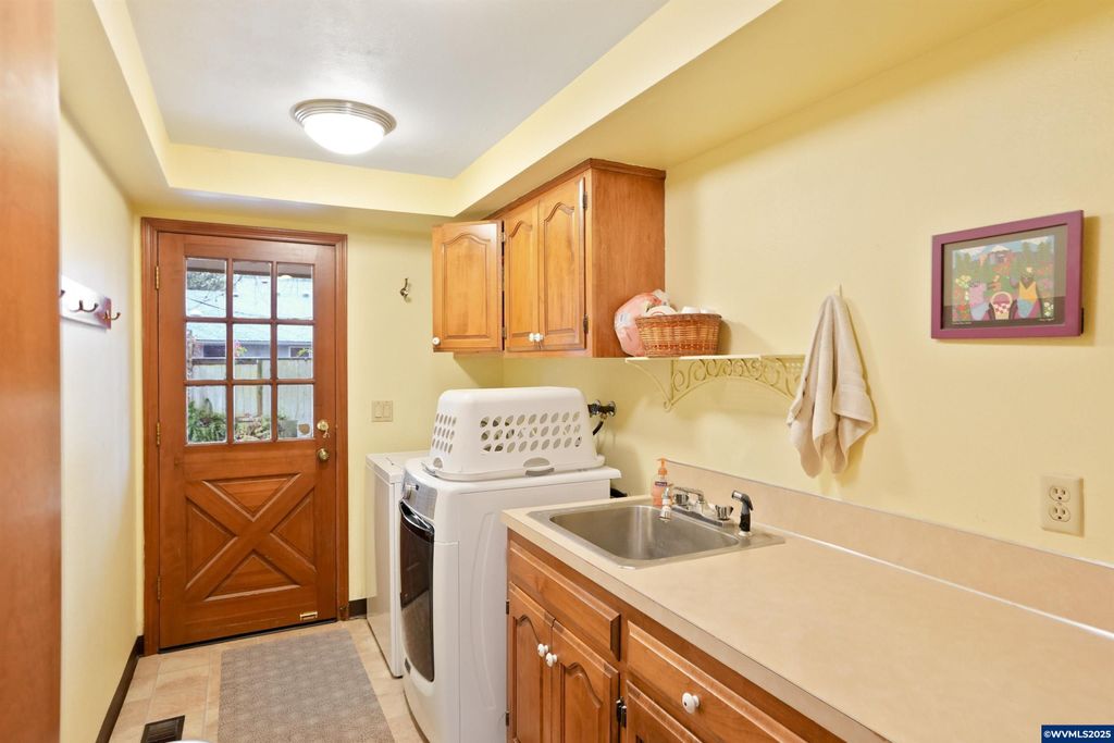 Image 22 of property listing at 1347 Spyglass Ct SE, Salem, OR 97306